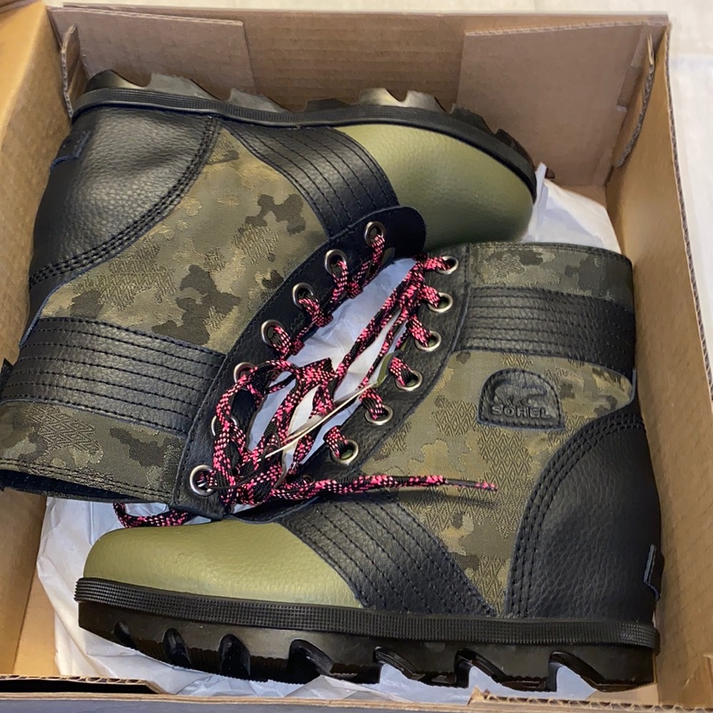 Sorel Youth Boots (Waterproof)Size 4 NWT